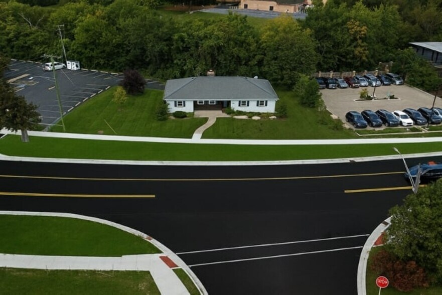 Primary Photo Of 704 E 9th St, Lockport Medical For Sale