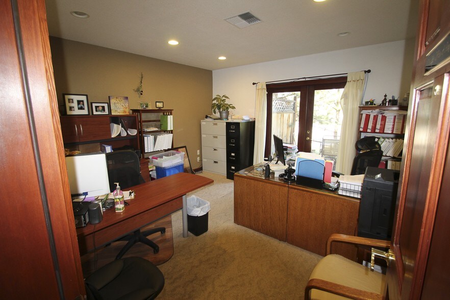 More Photos Of 360 NW Vermont St, Bend Office Residential For Lease