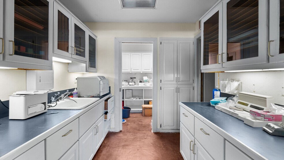 More Photos Of 189 Historic Town Sq, Lancaster Medical For Sale