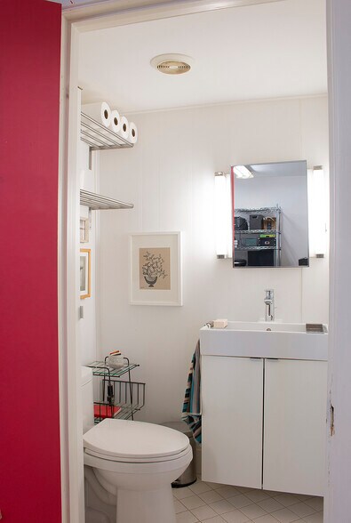 More Photos Of 2003 Brundrette, Dallas Warehouse For Lease