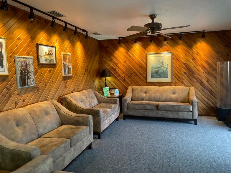 More Photos Of 325 General Cavazos Blvd, Kingsville Office For Sale