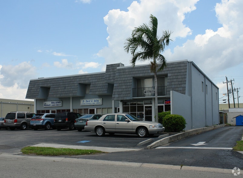 More Photos Of 1950 Courtney Dr, Fort Myers Office For Lease