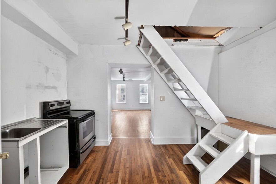 More Photos Of 916 Blagden Aly NW, Washington Flex For Sale