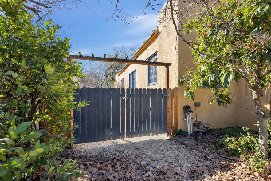 More Photos Of 115 Main St, Saint Helena Freestanding For Sale