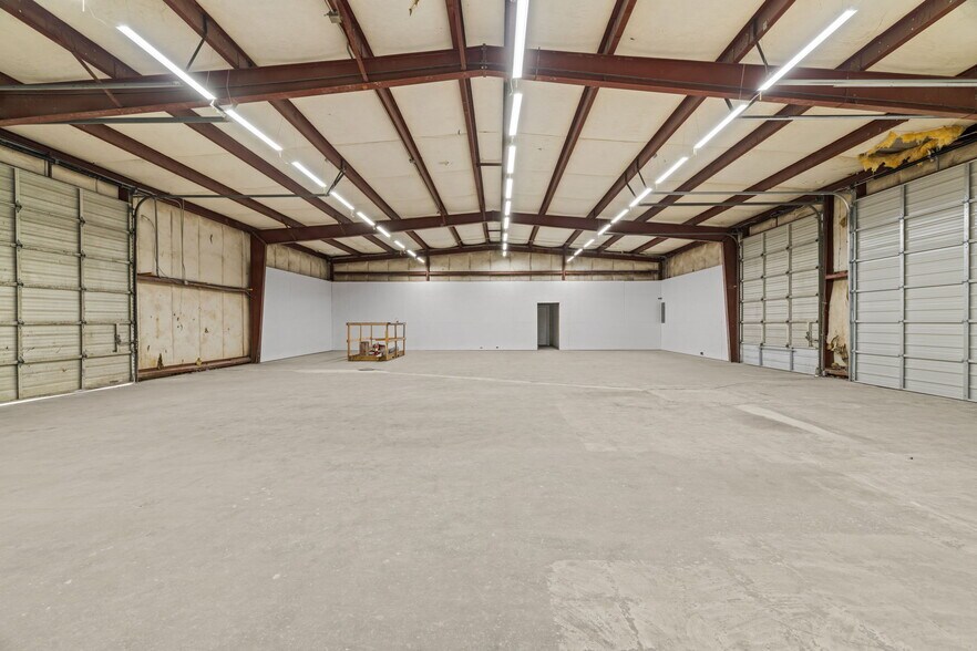 More Photos Of 10063 US-72, Rogersville Warehouse For Sale