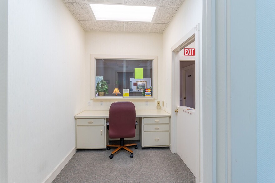 More Photos Of 1421 Ross Dr, Dalton Office For Sale