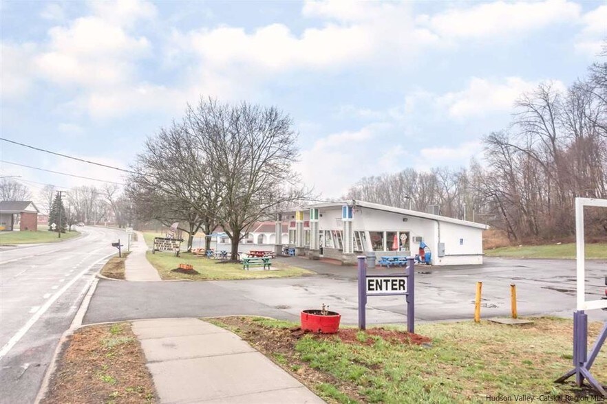 More Photos Of 90 Old Rt-9w, Port Ewen Restaurant For Sale