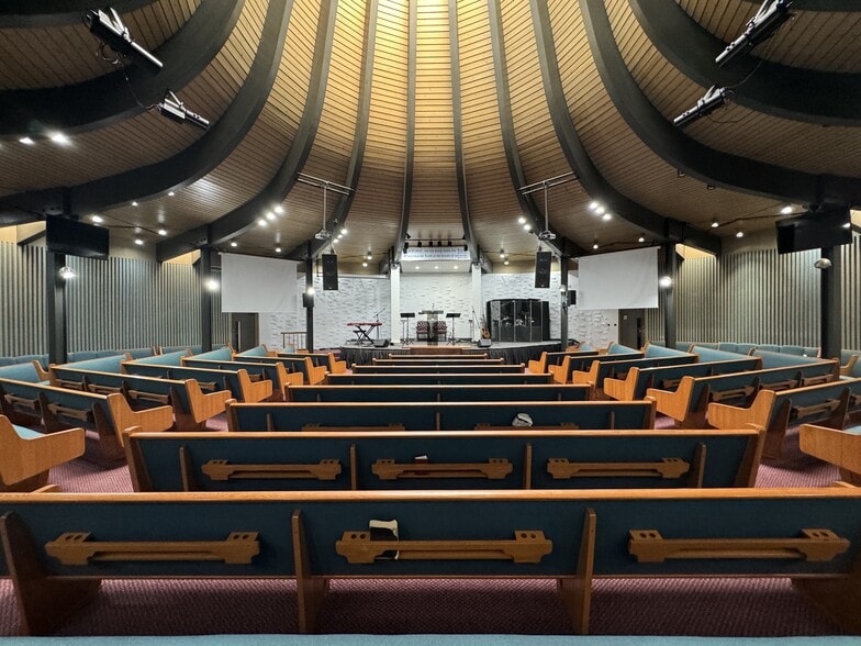 More Photos Of 9121 Ferguson Rd, Dallas Religious Facility For Sale