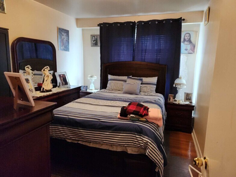 More Photos Of 50 Amherst Av, Toronto Apartments For Sale