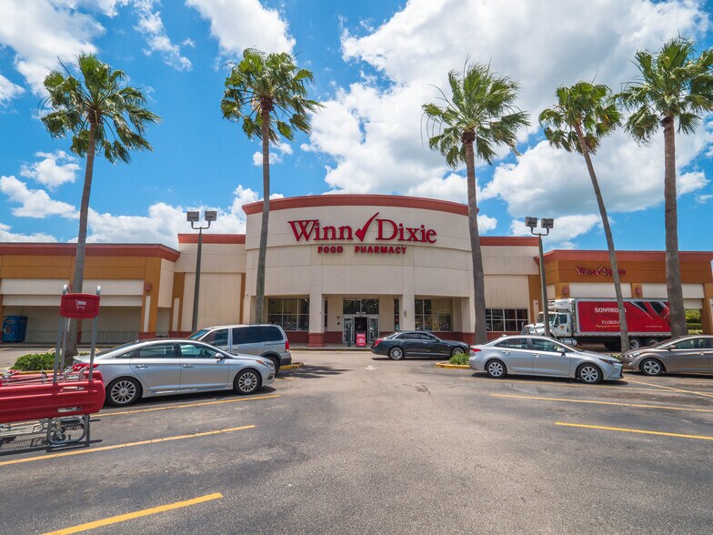 More Photos Of 5505-5805 Manatee Ave W, Bradenton Storefront For Lease