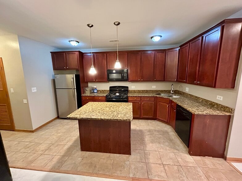 More Photos Of 5644 S Prairie Ave, Chicago Apartments For Sale