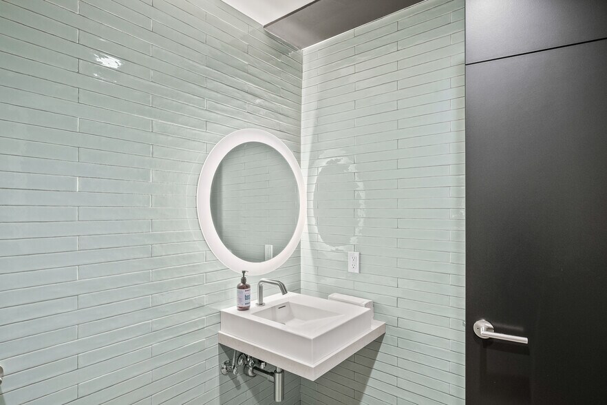 More Photos Of 4554 Forestdale Dr, Park City Light Manufacturing For Lease