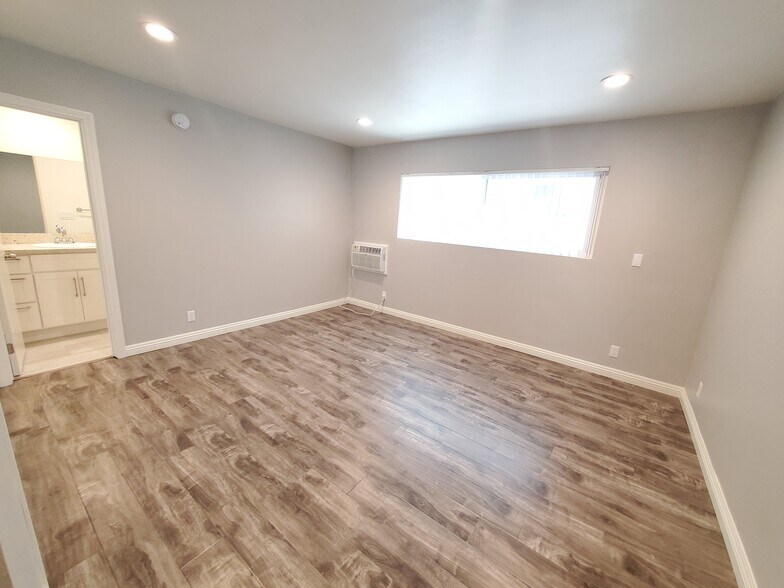 More Photos Of 1424 Greenfield Ave, Los Angeles Apartments For Sale