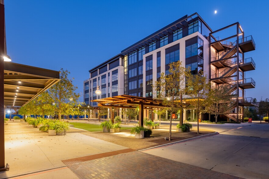 More Photos Of 100 Jensen Dr, Houston Unknown For Lease