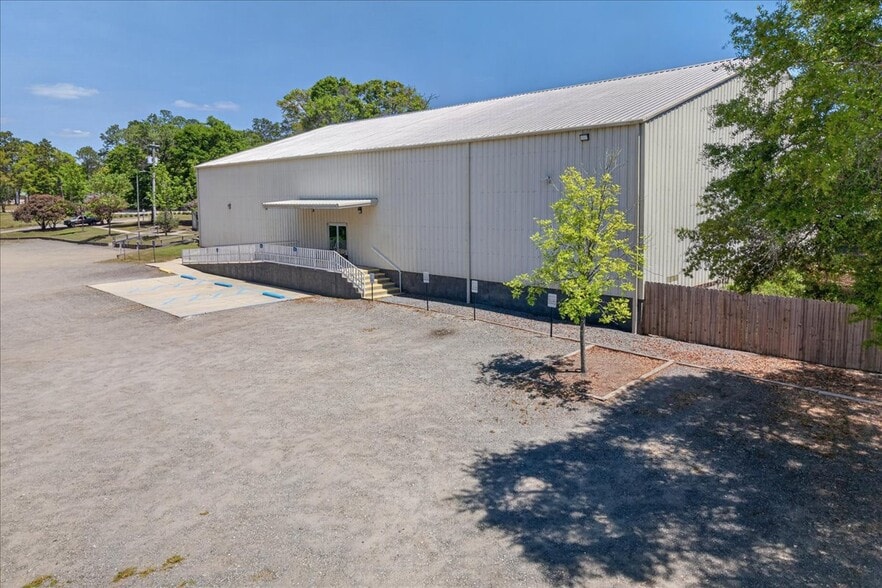 More Photos Of 100 Duggan Ave, Crestview Specialty For Sale