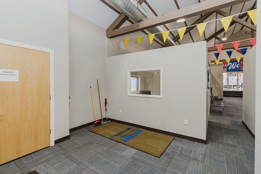 More Photos Of 3101 S Broadway St, Wichita Freestanding For Sale