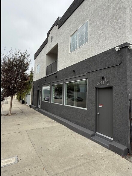 More Photos Of 3911 W Jefferson Blvd, Los Angeles Storefront Retail Office For Lease