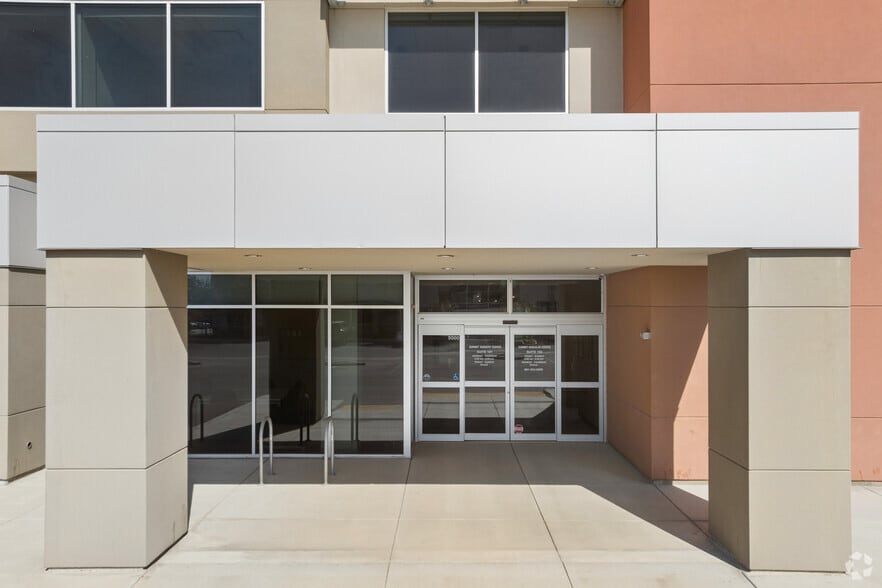More Photos Of 5000 Commerce Dr, Bakersfield Medical For Sale