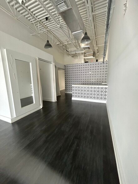 More Photos Of 1011-1021 W Hallandale Beach Blvd, Hallandale Unknown For Lease