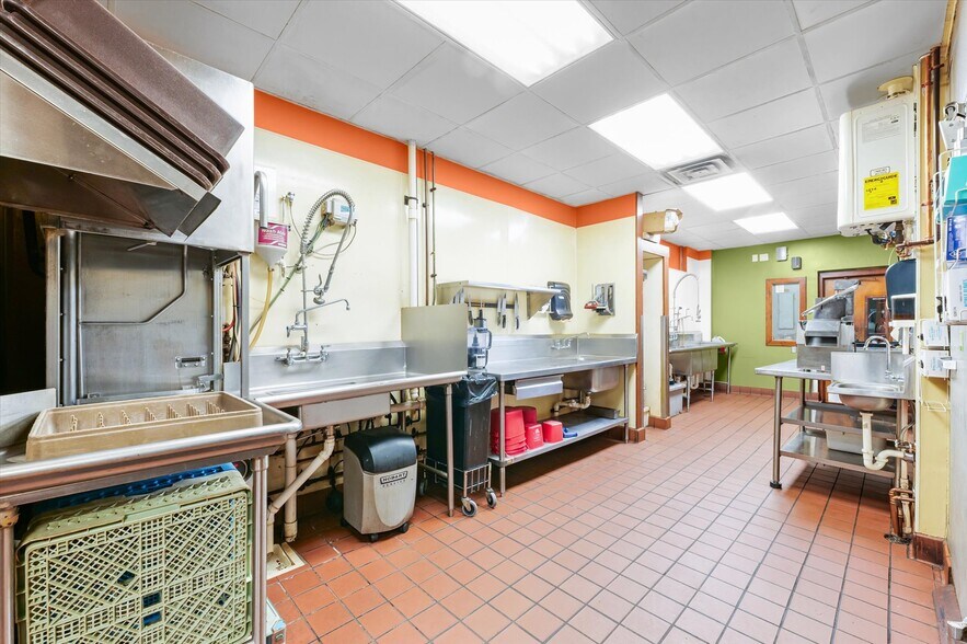 More Photos Of 201 N Broadway Ave, Urbana Restaurant For Sale