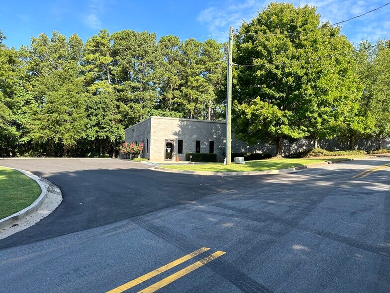 More Photos Of 724 Fairgate Rd, Marietta Light Distribution For Sale