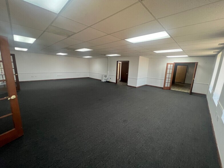 More Photos Of 9 J W Thomas Way, Thomasville Office For Lease