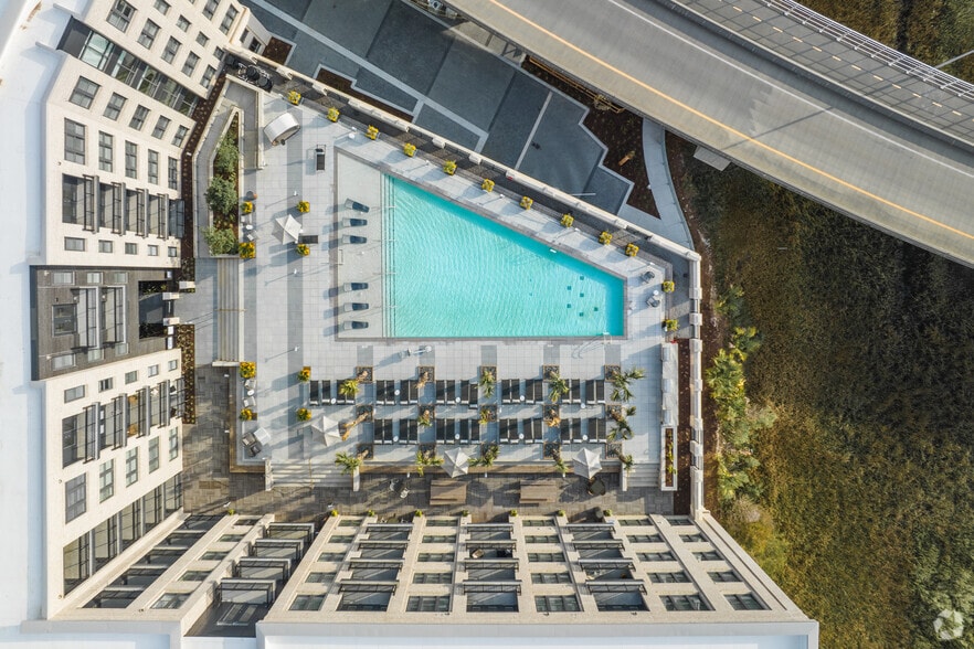 More Photos Of 838 Morrison Dr, Charleston Apartments For Lease