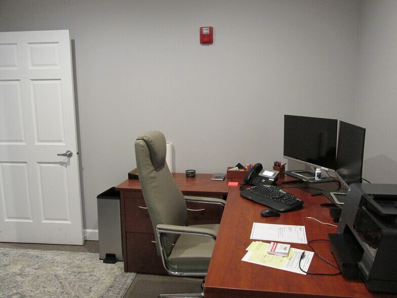 More Photos Of 245-285 Stonegate Rd, Algonquin Medical For Sale