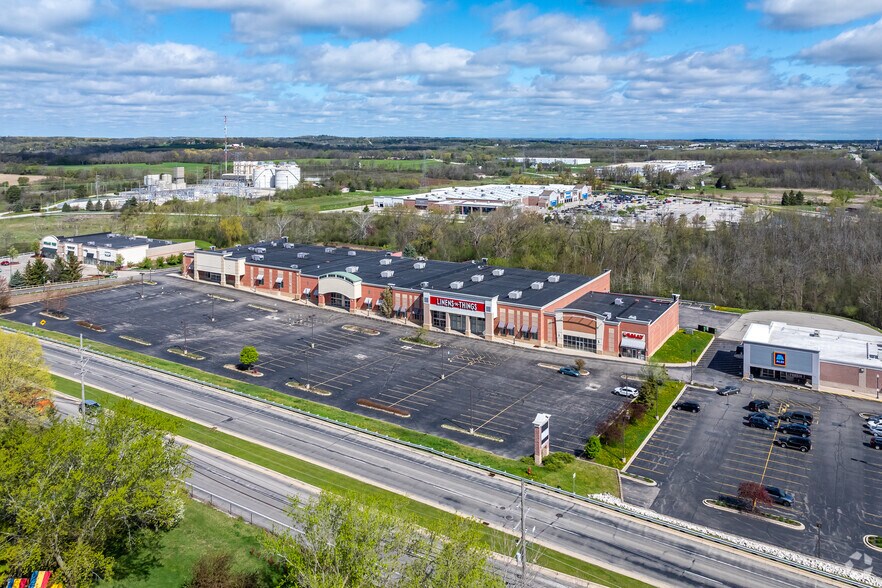 More Photos Of N96W18908 County Line Rd, Germantown General Retail For Lease