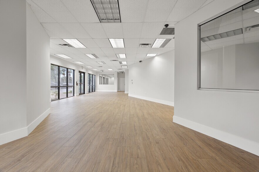 More Photos Of 10300-10380 NW 53rd St, Sunrise Distribution For Lease