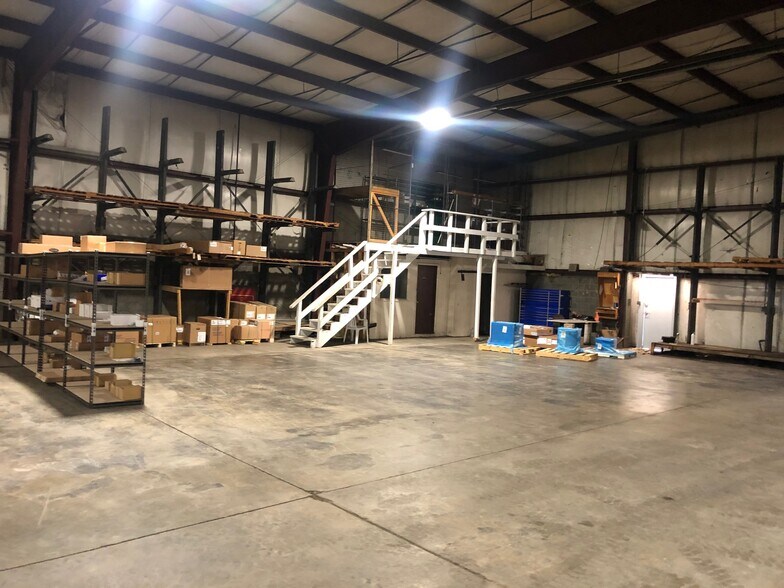 More Photos Of 119 Elizabeth Pike, Mineral Wells Industrial For Lease