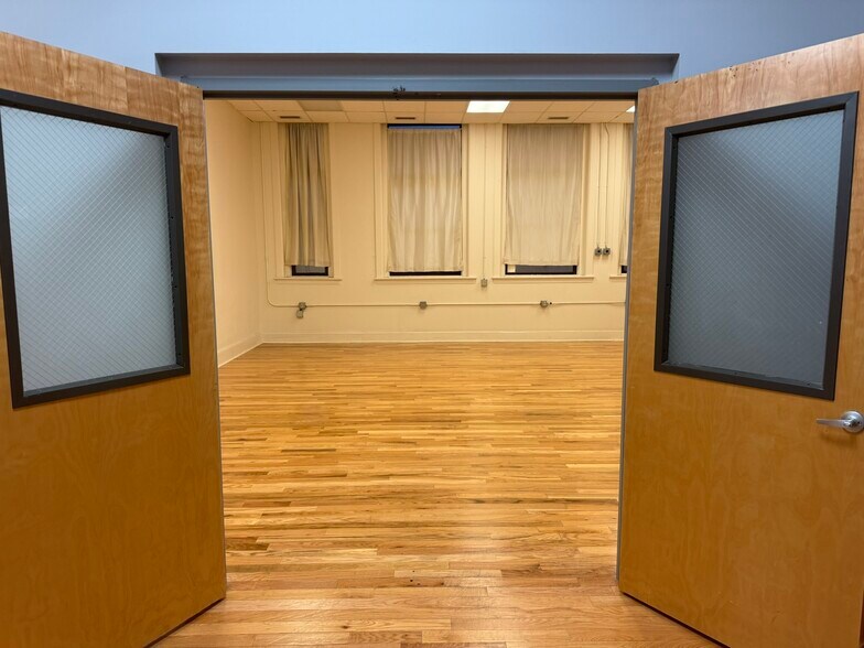 More Photos Of 114 Pearl St, Port Chester Light Distribution For Lease