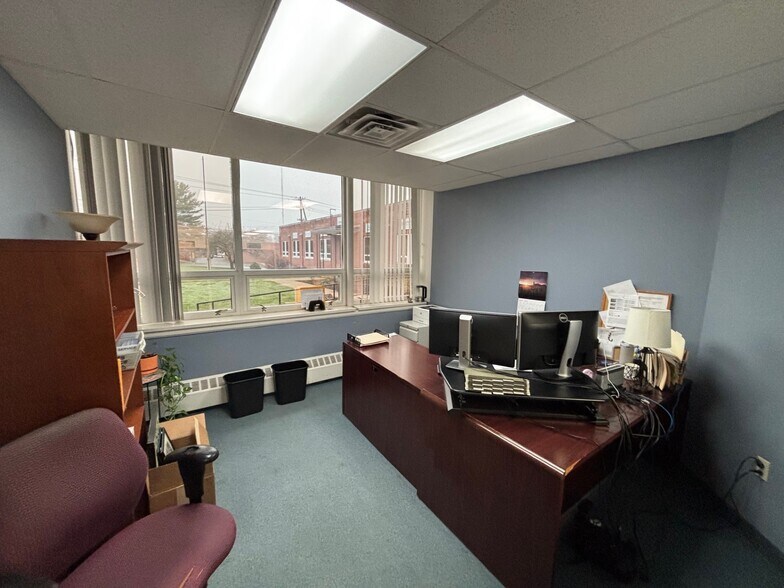 More Photos Of 1654 King St, Enfield Office For Lease