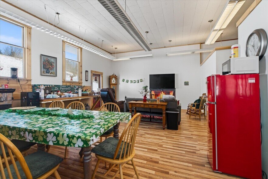 More Photos Of 66 Duttonsville School dr, Cavendish Specialty For Sale