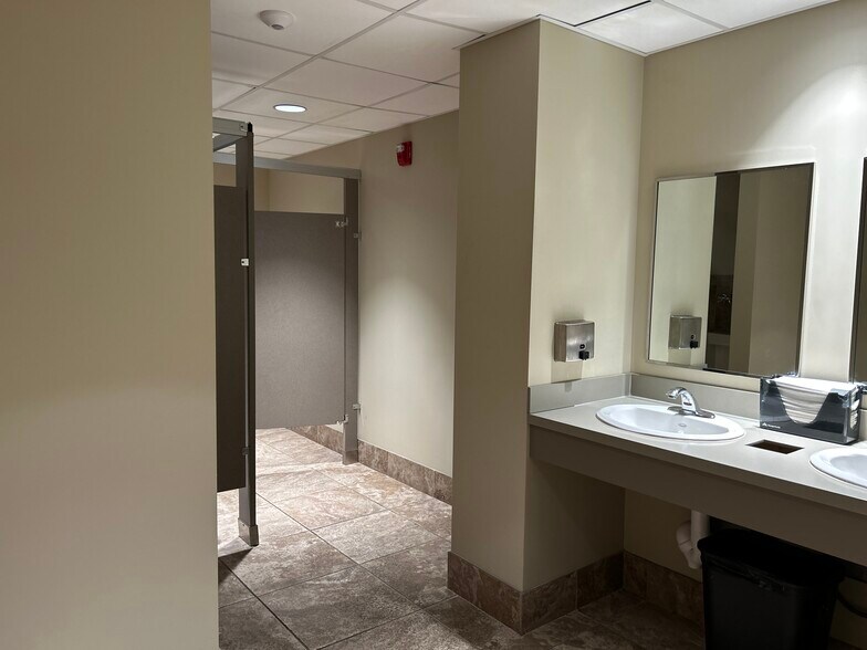 More Photos Of 310 Billingsly Ct, Franklin Medical For Sale