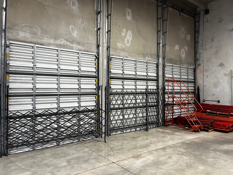 More Photos Of 7851-7863 NW 46th St, Doral Warehouse For Lease