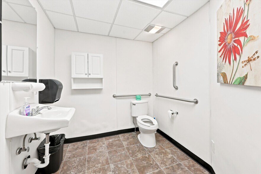 More Photos Of 806 Beaver St, Bristol Office For Sale