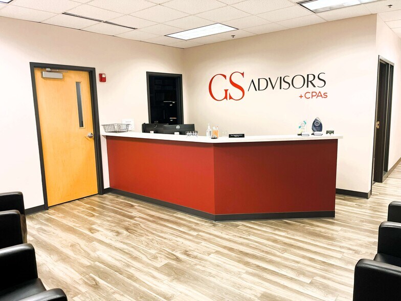 More Photos Of 20 Allen Ave, Webster Groves Office For Lease