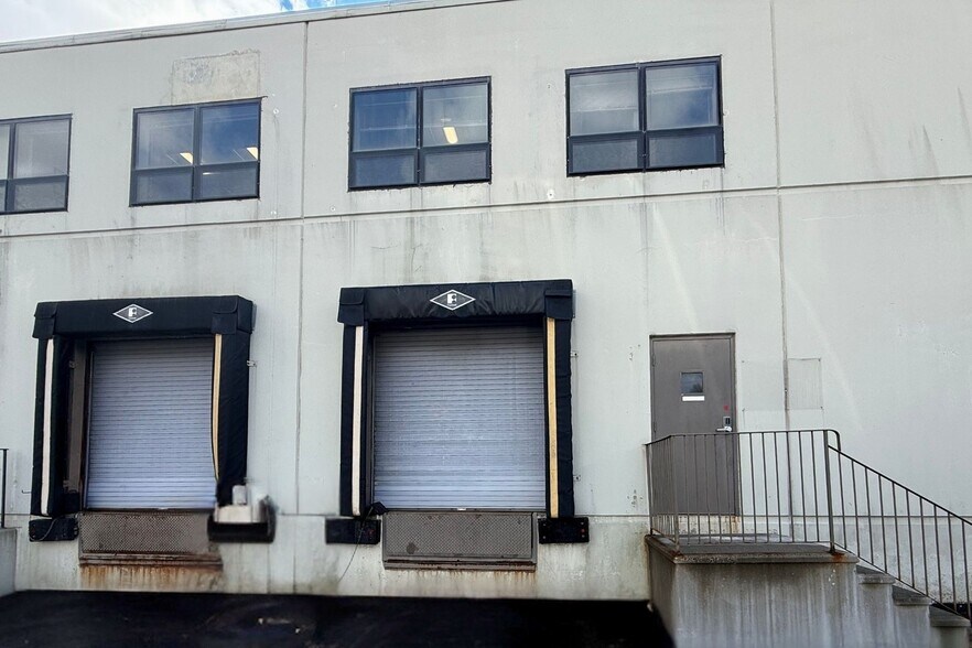 More Photos Of 30 Nutmeg Dr, Trumbull Research And Development For Lease