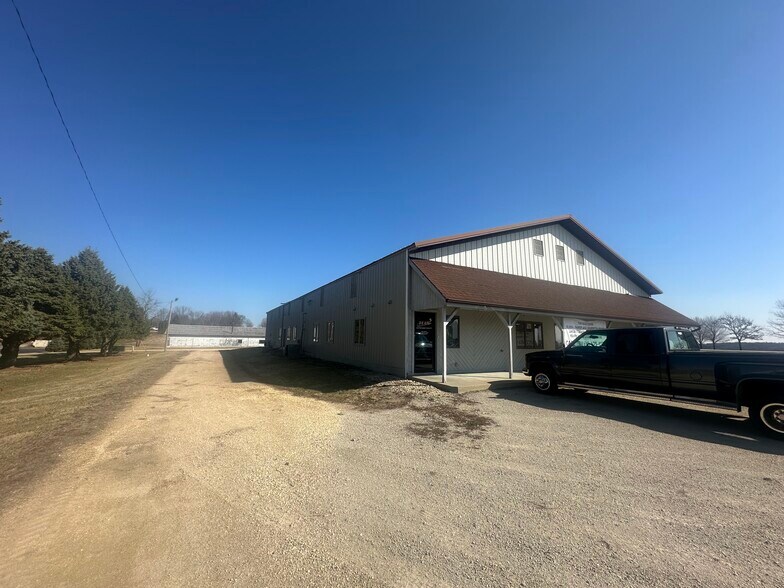 More Photos Of 636 S East St, Mount Carroll Warehouse For Sale