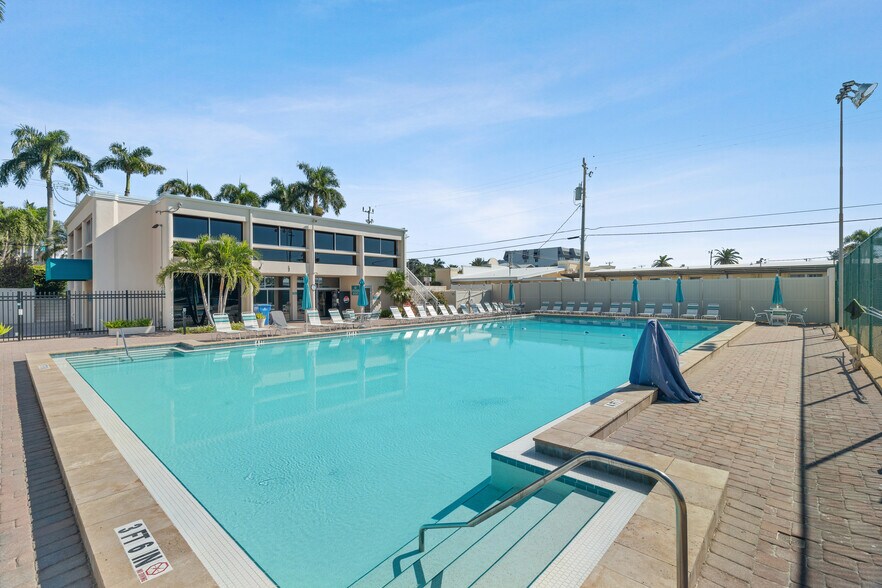 More Photos Of 5966 Midnight Pass Rd, Sarasota Hotel For Sale