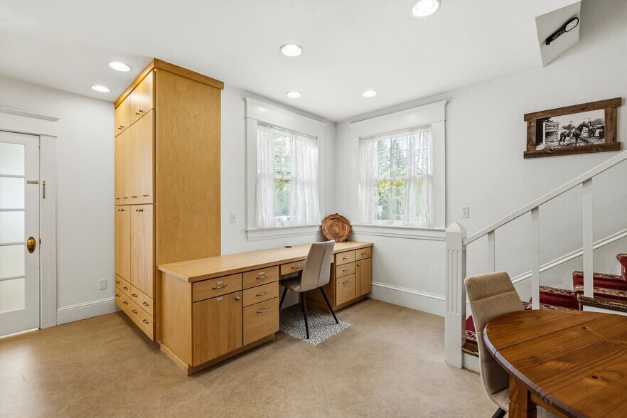 More Photos Of 340 NW 7th St, Corvallis Office Residential For Sale