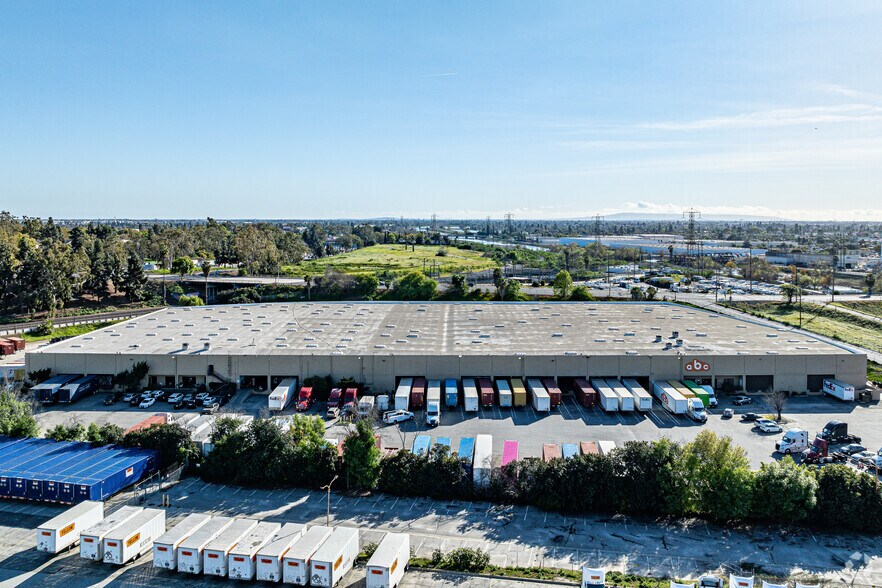 More Photos Of 9935 Beverly Blvd, Pico Rivera Distribution For Lease