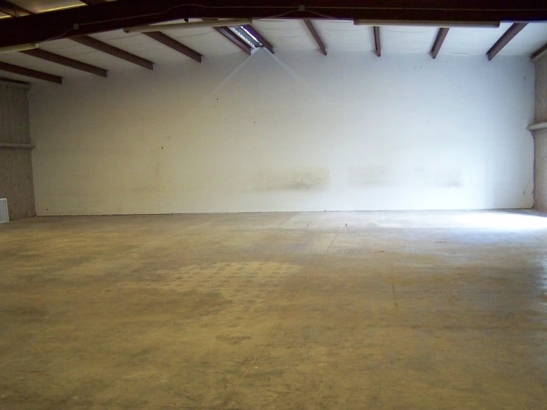 More Photos Of 37826-37828 Sky Ridge Cir, Dade City Flex For Lease