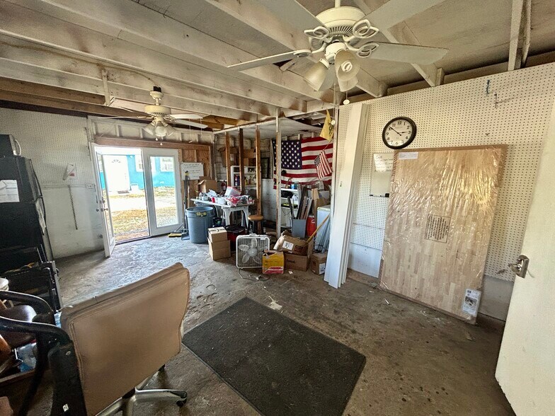 More Photos Of 1534 S 8th St, Fernandina Beach Light Manufacturing For Lease