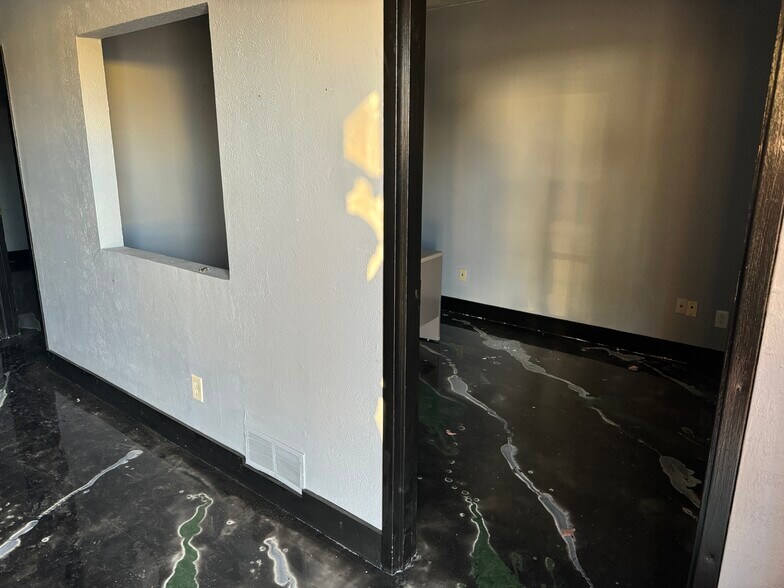 More Photos Of 3402-3406 Easy St, Dallas Light Manufacturing For Lease