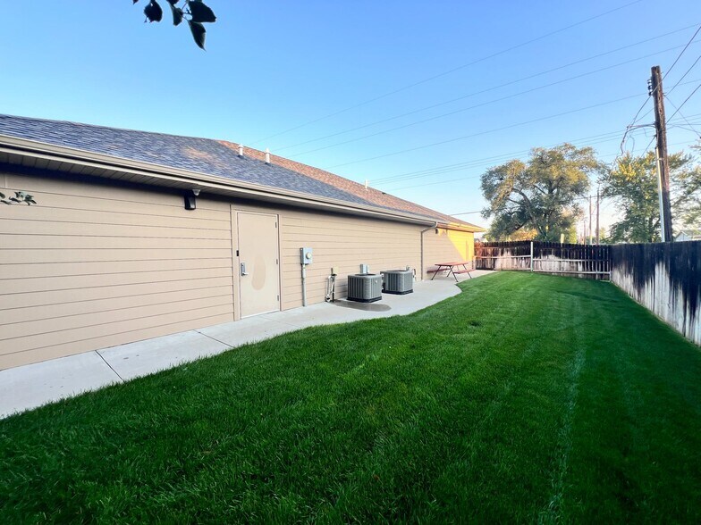 More Photos Of 1002 E Philip Ave, North Platte Office For Sale