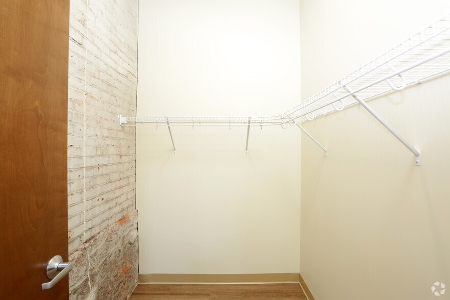 More Photos Of 511 Pershing Ave, Davenport Multifamily For Sale