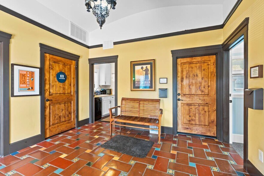 More Photos Of 5666 Telegraph Ave, Oakland Office For Lease