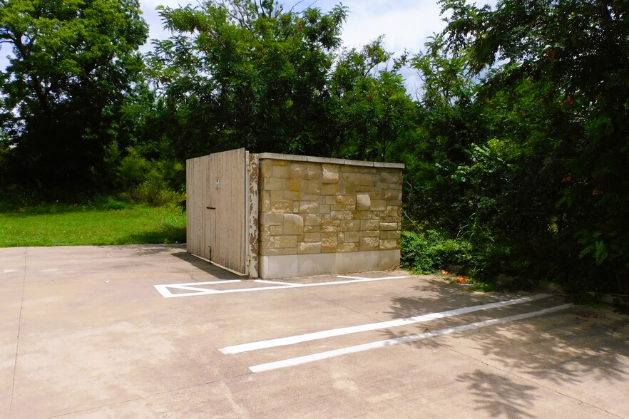More Photos Of 1609 N Hwy 75, Sherman Medical For Lease